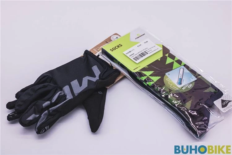 KIT CALCETINES Y GUANTES MERIDA 3 KIT CALCETINES Y GUANTES MERIDA