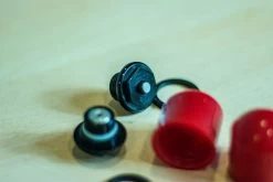 KIT PURGADORES AIRE PARA HORQUILLAS FOX 36/38/40 -Tienda De Bicicletas kit purgadores aire para horquillas fox 1 2